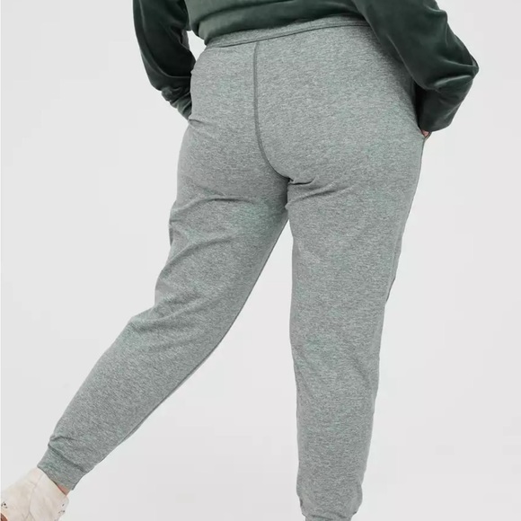 NWT Aerie Offline The Hugger OMW Jogger - Picture 3 of 16